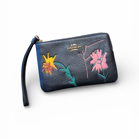 ✨NWOT - Coach X Jean Michel-Basquiat Corner Zip Wristlet✨ - Picture 2 of 7